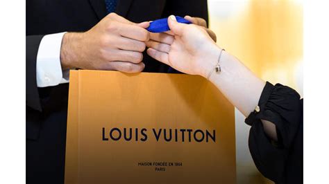 louis vuitton store manager salary|louis vuitton uurtarief.